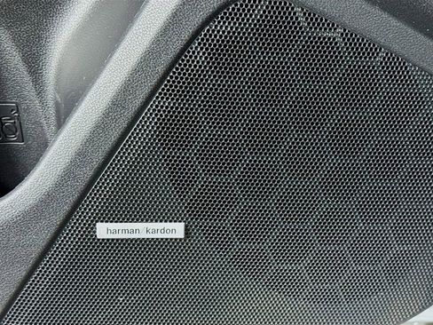 Used 2018 Subaru Impreza 2.0i Limited image 19