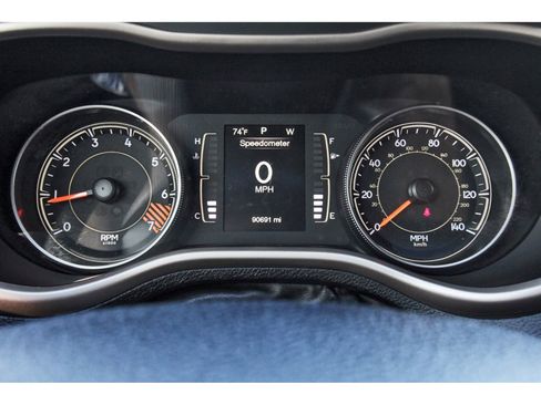 Used 2015 Jeep Cherokee Sport image 16