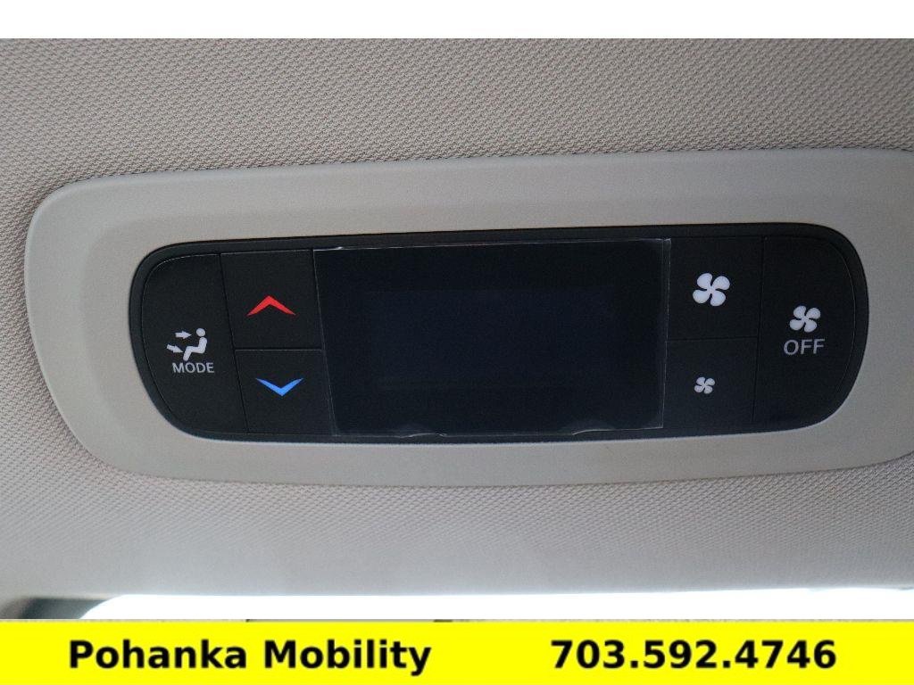 Used 2024 Chrysler Voyager LX FWD image 31