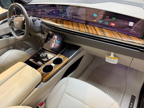 New 2025 Cadillac Escalade Sport Platinum w/ LPO, ONYX Package image 61