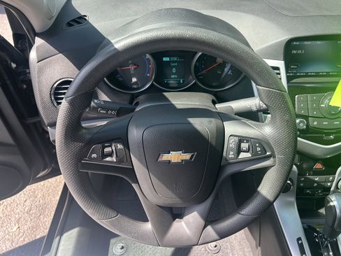 Used 2016 Chevrolet Cruze LT FWD image 10