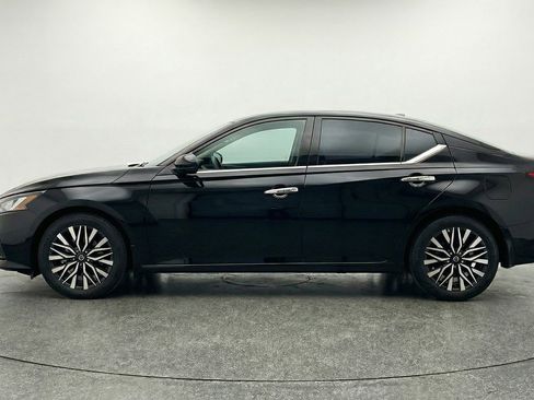 Used 2025 Nissan Altima 2.5 SV image 5