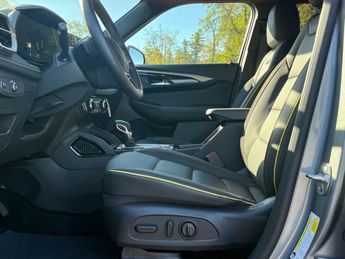 Used 2025 Chevrolet TrailBlazer ACTIV w/ Convenience Package image 19