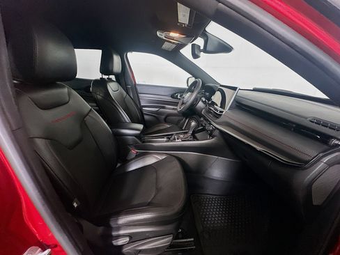 Used 2025 Jeep Compass Trailhawk image 31