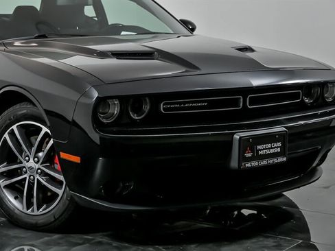 Used 2019 Dodge Challenger SXT AWD/4WD image 2