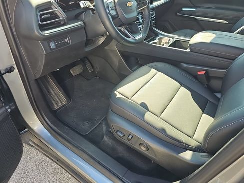 Used 2026 Chevrolet Traverse LT AWD/4WD image 12