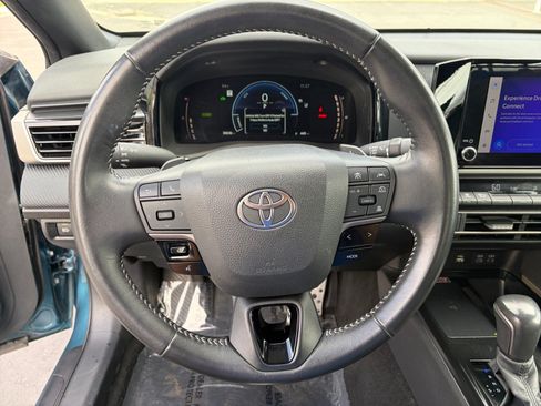 Used 2025 Toyota Camry SE FWD image 12