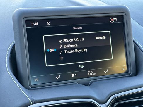 Used 2022 Aston Martin V8 Vantage Coupe image 19