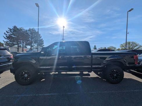 Used 2022 Ford F250 Lariat w/ Black Appearance Package AWD/4WD image 8