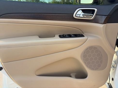 Used 2015 Jeep Grand Cherokee Laredo w/ Quick Order Package 23E image 9