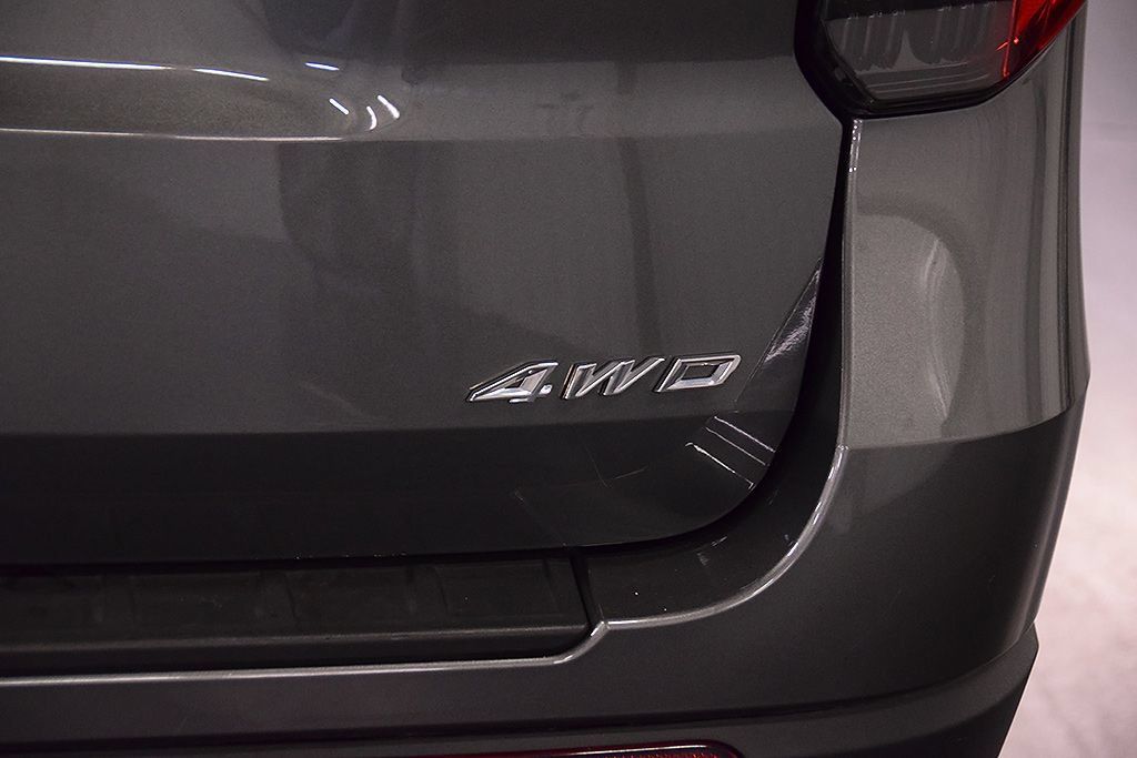 Used 2025 Ford Explorer Active AWD/4WD image 14