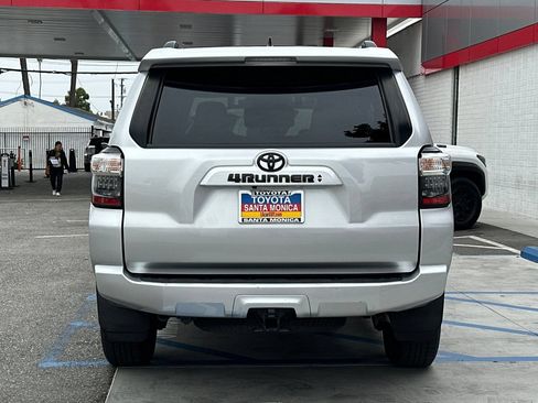 Used 2022 Toyota 4Runner SR5 Premium w/ Moonroof Package RWD image 5