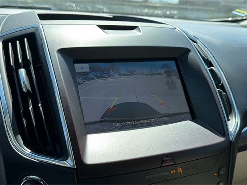 Used 2020 Ford Edge Titanium image 31