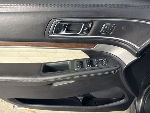 Used 2018 Ford Explorer Platinum AWD/4WD image 19