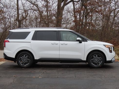 New 2026 Kia Carnival EX image 2