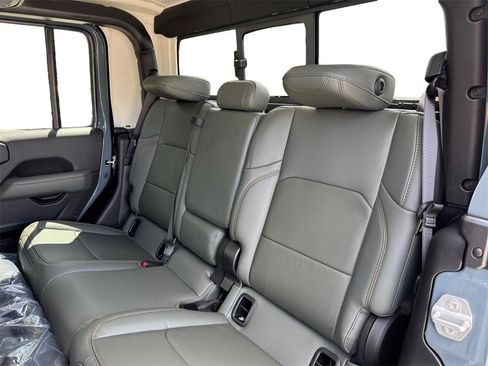 New 2025 Jeep Gladiator Mojave w/ Convenience Group image 13