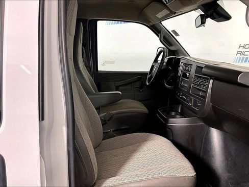 Used 2025 Chevrolet Express 3500 LT w/ LT Preferred Equipment Group RWD image 6