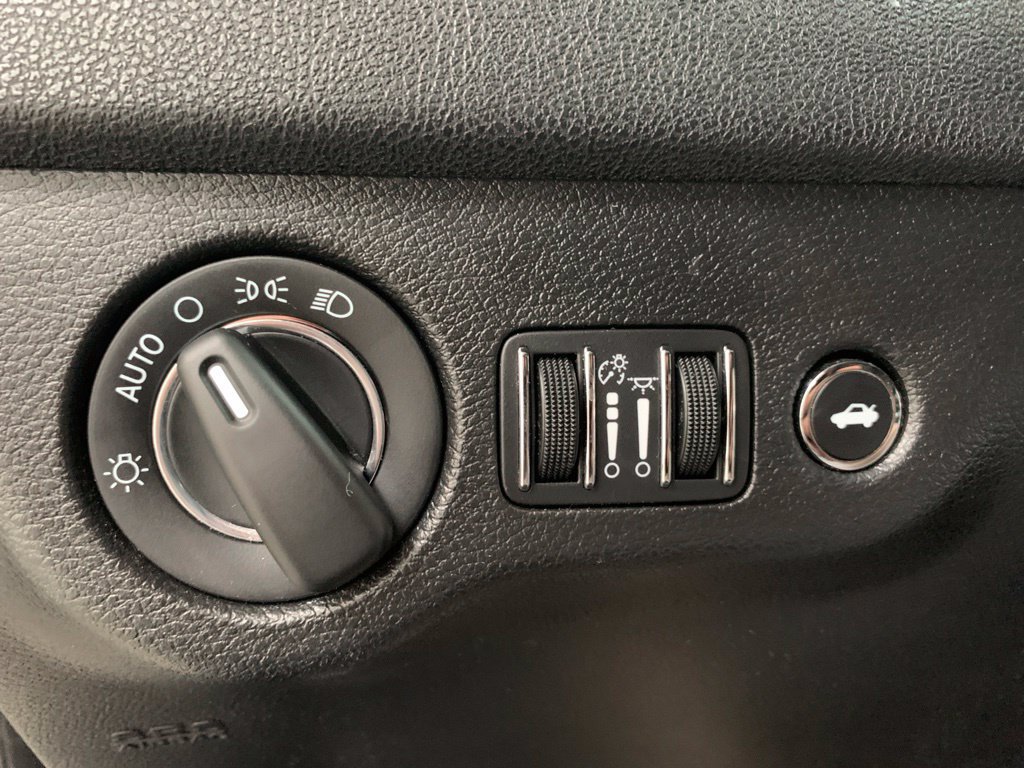 Used 2019 Chrysler 300 Touring w/ Quick Order Package 2EF RWD image 16