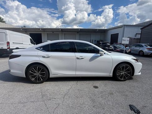 Used 2022 Lexus ES 300h w/ Premium Package FWD image 8