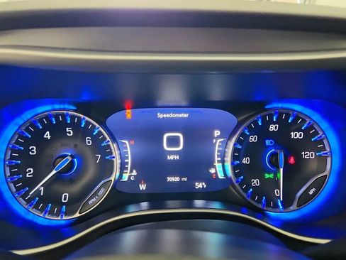 Used 2024 Chrysler Pacifica Touring-L image 38