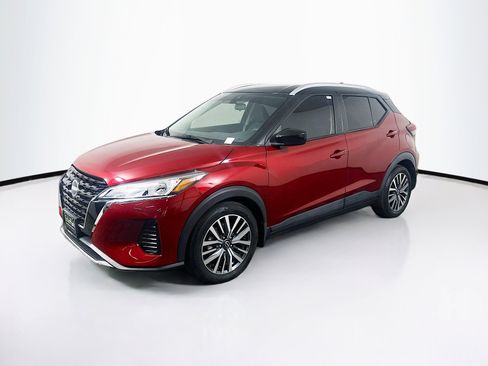 Used 2024 Nissan Kicks SV FWD image 3