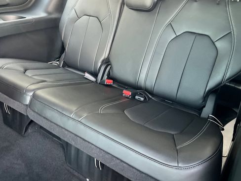 New 2026 Chrysler Pacifica Select image 13