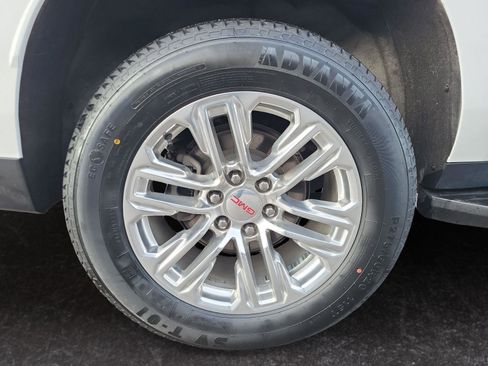 Used 2024 GMC Yukon XL SLE image 29