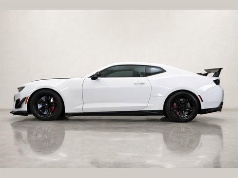 Used 2018 Chevrolet Camaro ZL1 RWD image 7