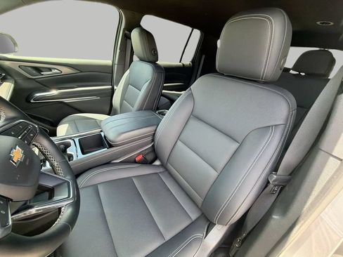 Used 2025 Chevrolet Traverse LT w/ Enhanced Driving Package FWD image 18