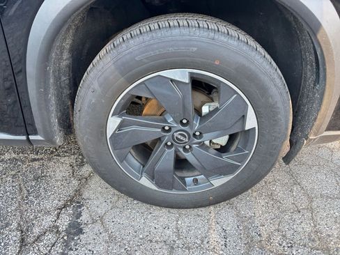 Used 2025 Nissan Rogue SV FWD image 32