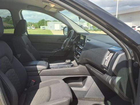 Used 2025 Nissan Pathfinder SV FWD image 18