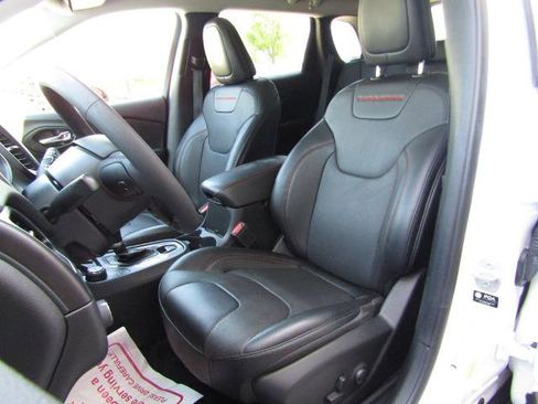 Used 2022 Jeep Cherokee Trailhawk w/ Premium Leather Package AWD/4WD image 21