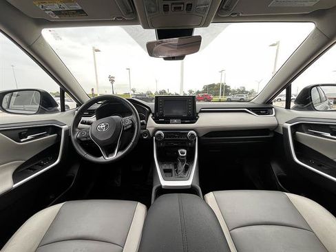 Used 2021 Toyota RAV4 XLE Premium FWD image 11