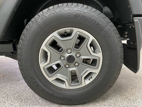 Used 2018 Jeep Wrangler Rubicon w/ Power Convenience Group image 22