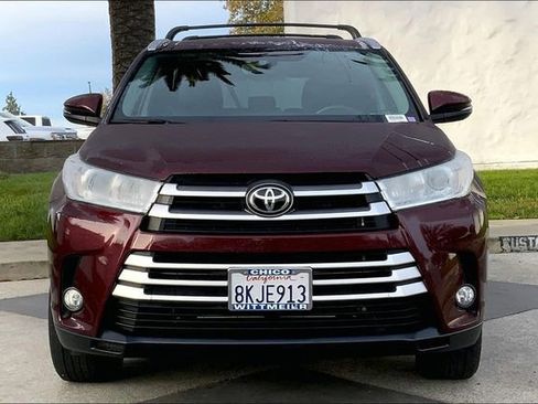 Used 2019 Toyota Highlander XLE image 3