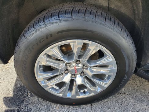 Used 2024 GMC Yukon Denali AWD/4WD image 5