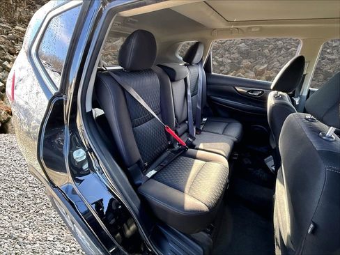 Used 2019 Nissan Rogue SV w/ Sun & Sound Touring Package image 25