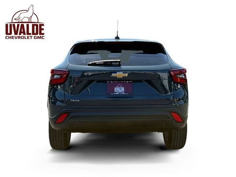 New 2026 Chevrolet Trax LS w/ LS Convenience Package FWD image 4