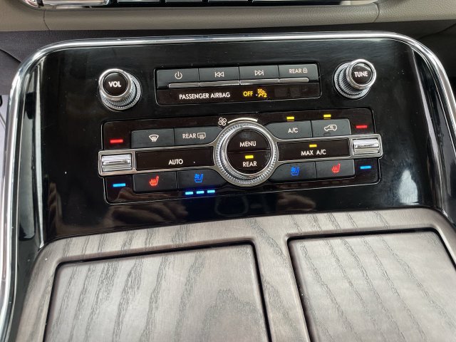 Used 2024 Lincoln Navigator Premiere AWD/4WD image 21