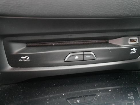 Used 2021 Chrysler Pacifica Limited w/ Uconnect Theater Family Group image 31