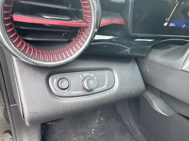 Used 2024 Chevrolet Trax RS FWD image 21