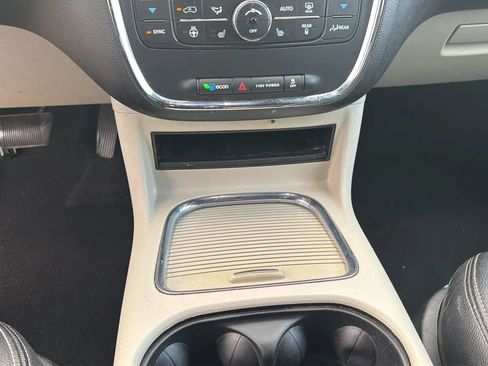 Used 2019 Dodge Grand Caravan SXT w/ Driver Convenience Group FWD image 96