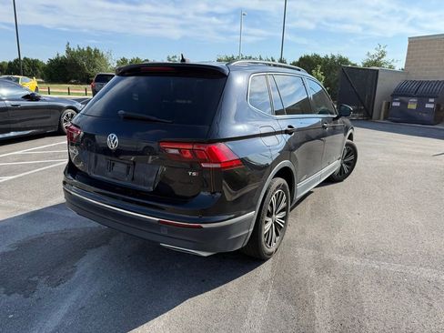 Used 2018 Volkswagen Tiguan SE w/ 18" Alloy Wheels Package FWD image 4