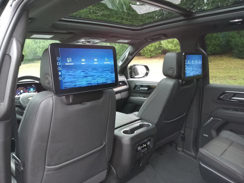 Used 2026 Chevrolet Tahoe High Country w/ Sun And Tow Package AWD/4WD image 27