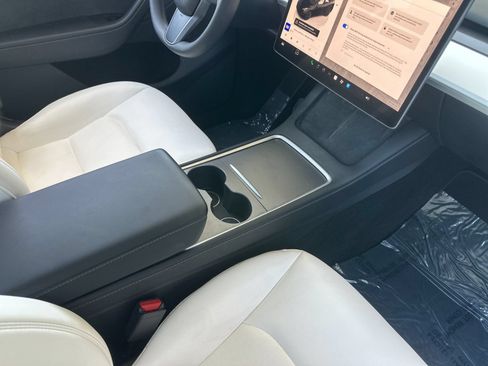 Used 2023 Tesla Model Y Long Range AWD/4WD image 16