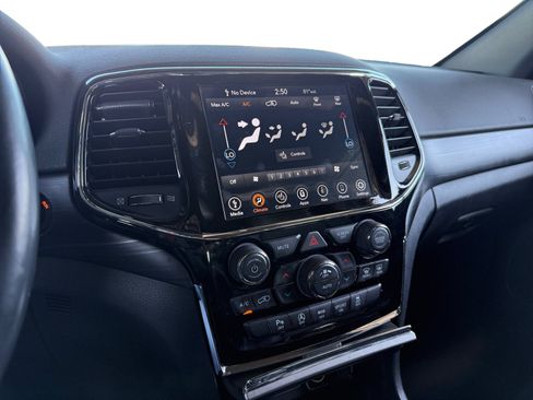 Used 2020 Jeep Grand Cherokee Altitude RWD image 15