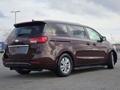 Used 2017 Kia Sedona LX w/ LX Essentials Premium Package image 19