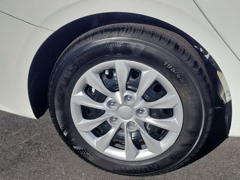 Used 2023 Kia Forte LX image 6