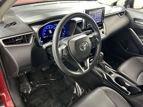 Used 2022 Toyota Corolla Cross XLE w/ Convenience Package image 13