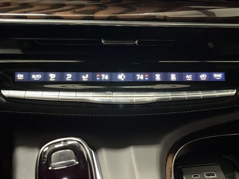 Used 2023 Cadillac Escalade ESV Sport Platinum w/ LPO, ONYX Package AWD/4WD image 18